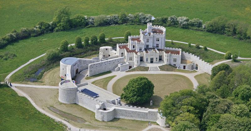 Vue aérienne du château d'Hardelot et de ses douves